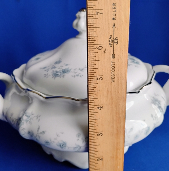 Classic Porcelain Floral Tureen - Picture 6 of 9